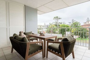 Outdoor dining - Zephyr by Khove (Kingscliff)