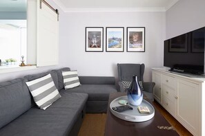 Smart TV, books - Between Ocean and Mountain - Your Perfect Getaway!!! (Alcabideche)