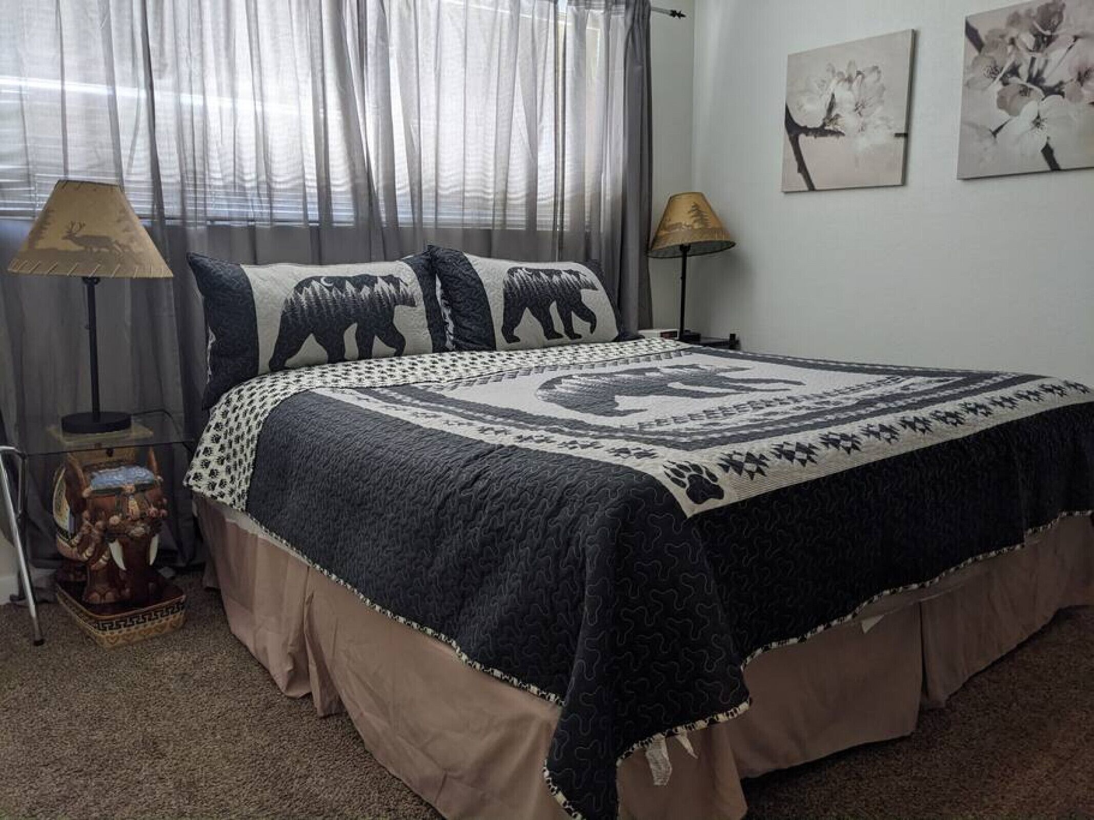 Bureau, fer et planche à repasser, Wi-Fi