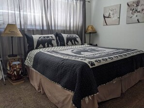 Desk, iron/ironing board, WiFi - Cozy Mammoth Mountain Retreat (Mammoth Lakes)