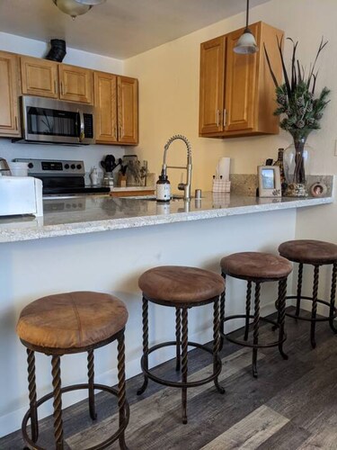 Cozy Mammoth Lakes 1BR near Mammoth Mtn | Pool, W/D