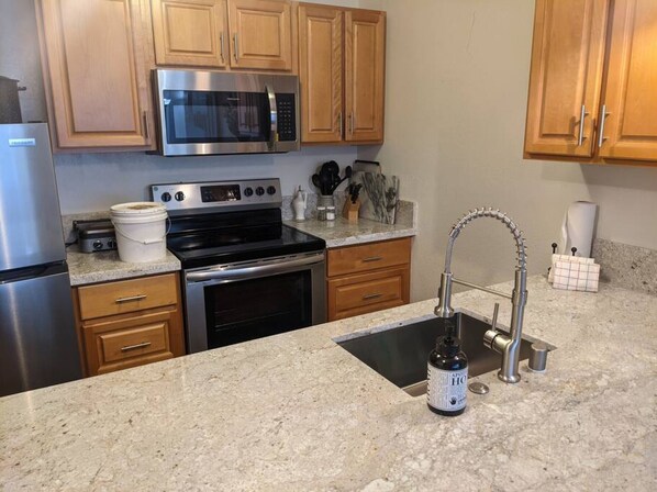 Fridge, microwave, oven, stovetop - Cozy Mammoth Mountain Retreat (Mammoth Lakes)