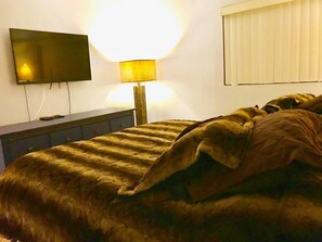 Desk, iron/ironing board, WiFi - Majestic Mammoth Chalet | Epic Location! | Jacuzzi (Mammoth Lakes)