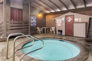 Pool - Majestic Mammoth Chalet | Epic Location! | Jacuzzi (Mammoth Lakes)