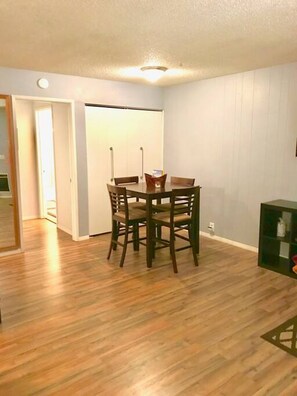 Dining - Majestic Mammoth Chalet | Epic Location! | Jacuzzi (Mammoth Lakes)