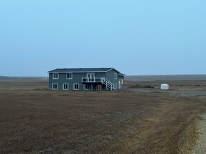 Exterior - Lovely 5-bedroom house with AC in charming Williston near the airport- 5 miles (Williston)