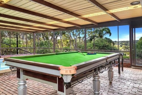 Tranquil 3-bedroom farmhouse in lovely McLaren Vale with AC