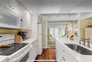 Fridge, microwave, oven, stovetop - Bayshore Waterfront Retreat w/Boat Slip (Ocean City)