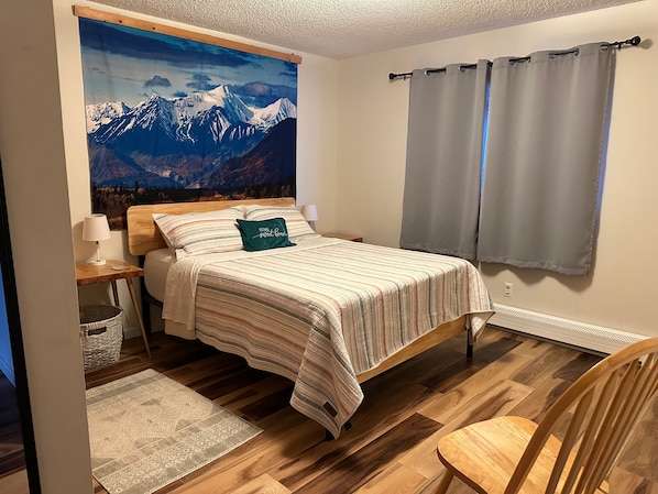 Iron/ironing board, travel cot, free WiFi, bed sheets - Cozy 3-bedroom house in Anchorage (Anchorage)