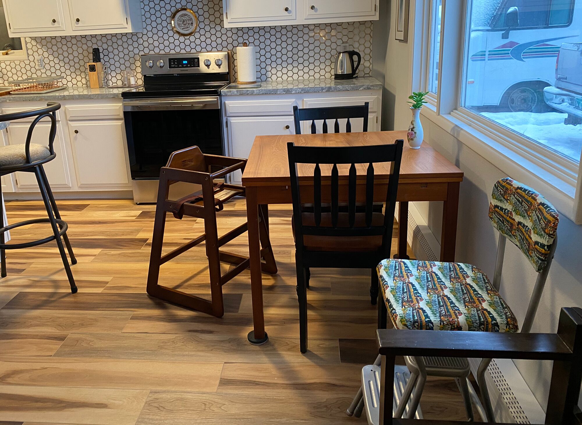 Réfrigérateur, micro-ondes, four, plaque de cuisson