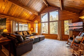 TV, fireplace, ping pong, books - Sunriver Log Home with Hot Tub and SHARC Passes (Sunriver)