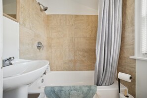 Assecador de cabells, tovalloles, sabó i xampú 