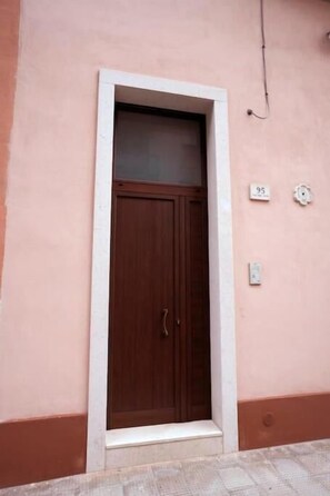 Exterior detail - AcroVitti (Monopoli)