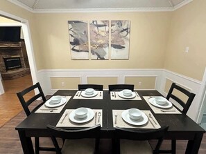 Dining - NEW Grand Escape | For Large Families & Groups (Garland)