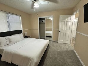 3 bedrooms, iron/ironing board, travel cot, free WiFi - NEW Grand Escape | For Large Families & Groups (Garland)