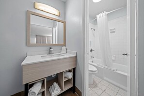 ห้องพัก, เตียงคิงไซส์ 1 เตียง, พร้อมสิ่งอำนวยความสะดวกสำหรับผู้พิการ, ปลอดบุหรี่ (Efficiency ) | Wi-Fi ฟรี