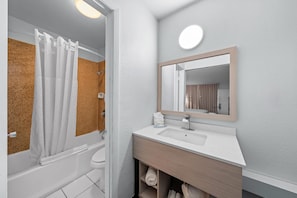 Free WiFi - Suburban Studios Daytona Beach - Speedway (Daytona Beach)