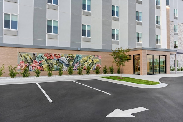 Everhome Suites Panama City Beach - Laguna Beach