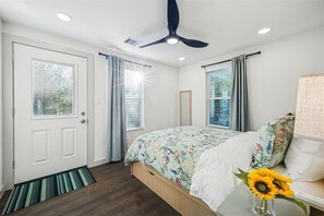 Escrivaninha, ferros/tábuas de passar roupa, Wi-Fi de cortesia