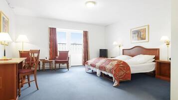 Standaard tweepersoonskamer, balkon | Donsdekens, geluiddichte muren, wifi (toeslag)