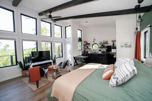 1 bedroom, WiFi, bed sheets - Romantic Pet-Friendly RRG Cabin w/ Hot Tub Sunsets (Campton)