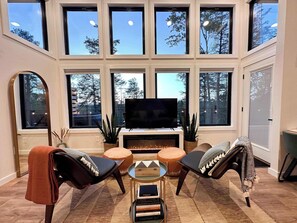 TV, fireplace - Romantic Pet-Friendly RRG Cabin w/ Hot Tub Sunsets (Campton)