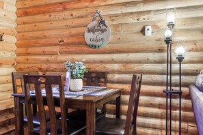 Dining - The Bear`s Burrow | 7 Mi to YNP | Private Pond (West Yellowstone)