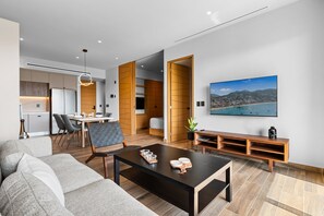 Smart TV, video library - Brand-New Luxury at Valarte | Versailles Foodie District + Fast WiFi (Puerto Vallarta)