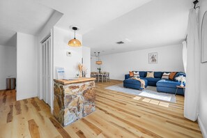 Interior - Sunrise Sanctuary-🌷 Don't Miss Out – Summer Dates Available at Unbeatable Rates! (Largo)