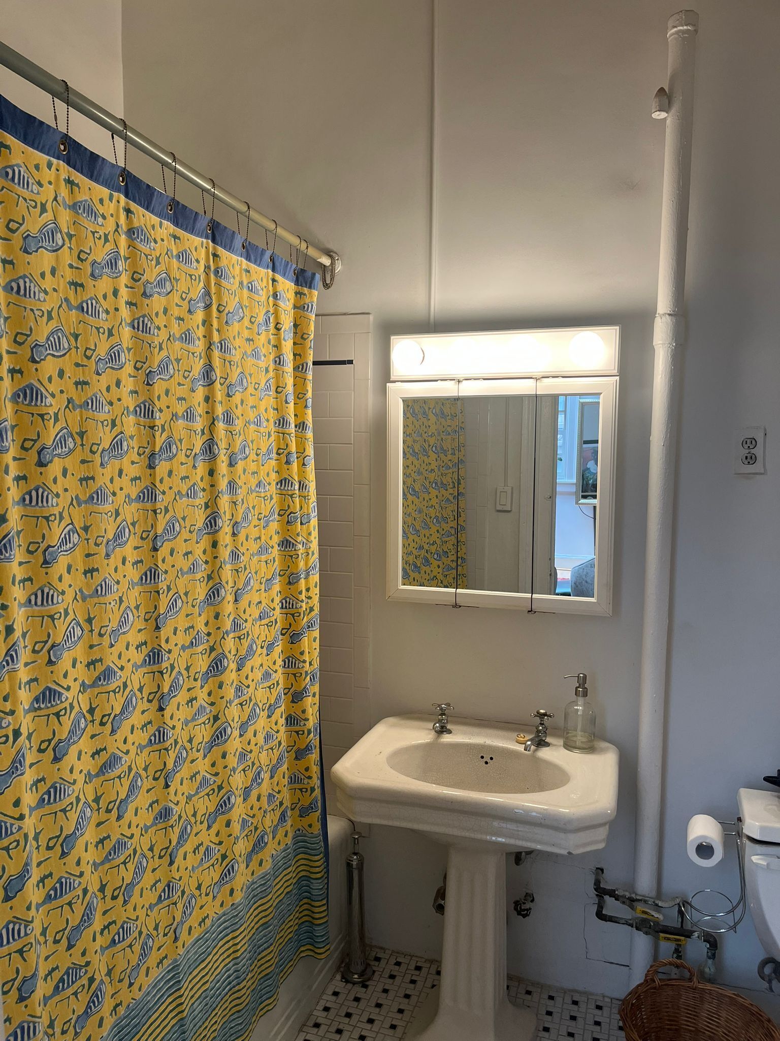 タオル、石鹸、トイレットペーパー