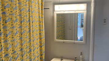 Towels, soap, toilet paper