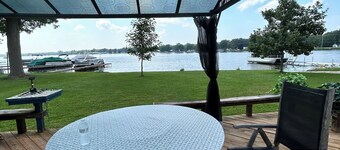 Grandma’s Lake House - A cozy 2-bedroom lake front cottage on Jordan Lake.