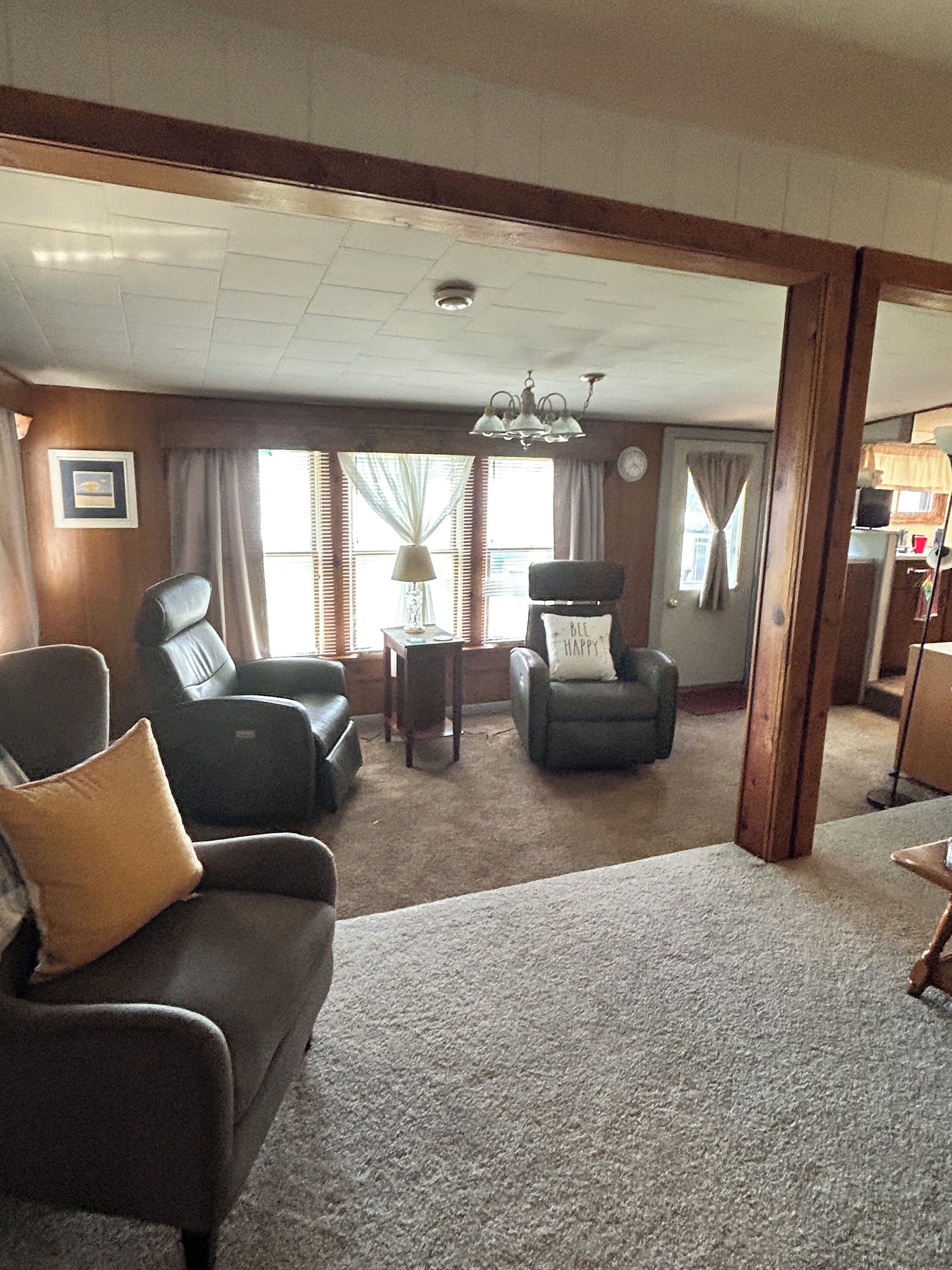 Smart TV, fireplace, stereo