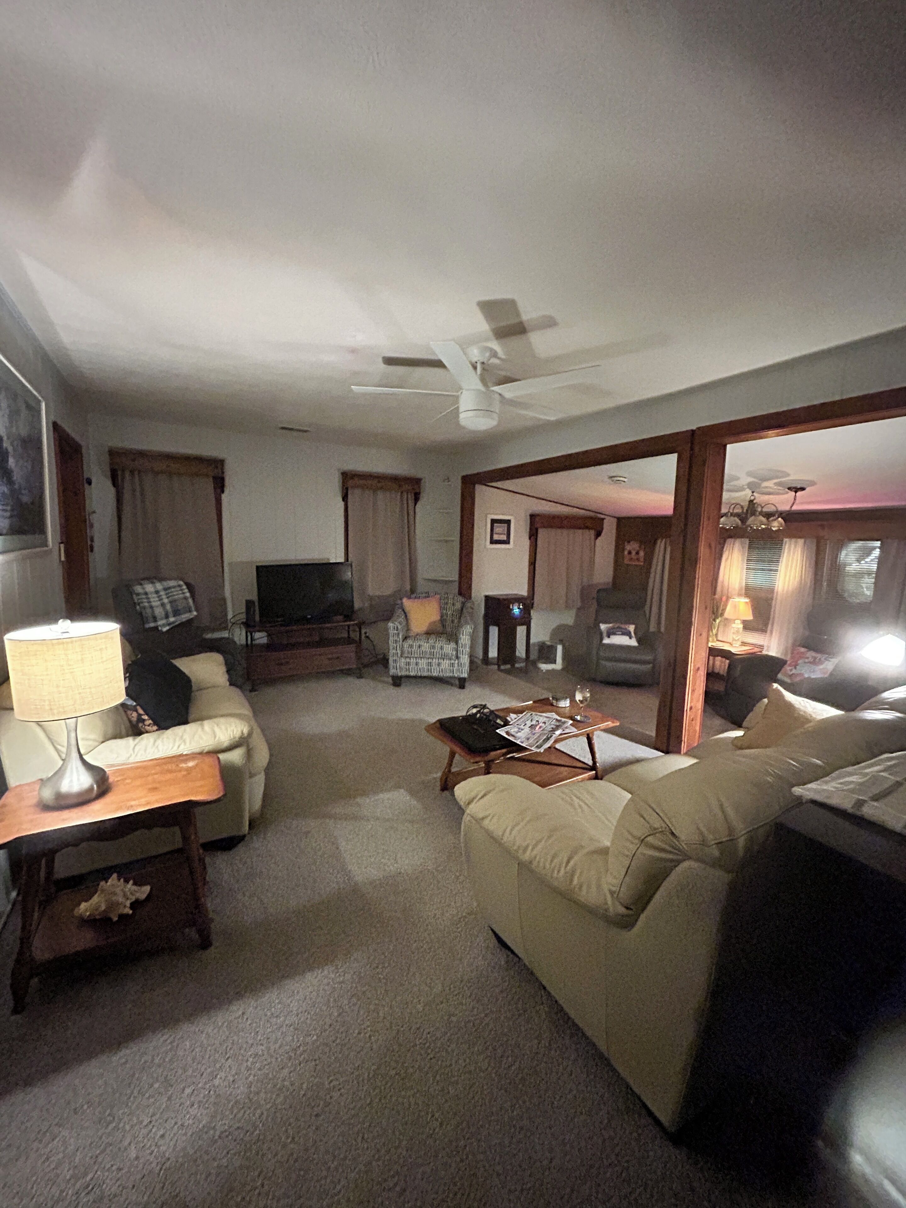 Smart-tv, pejs, stereoanlæg