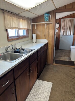 Køleskab, mikrobølgeovn, ovn, kogeplade