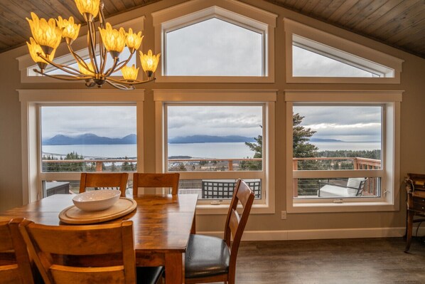 Dining - Little Bayview Oasis (Homer)