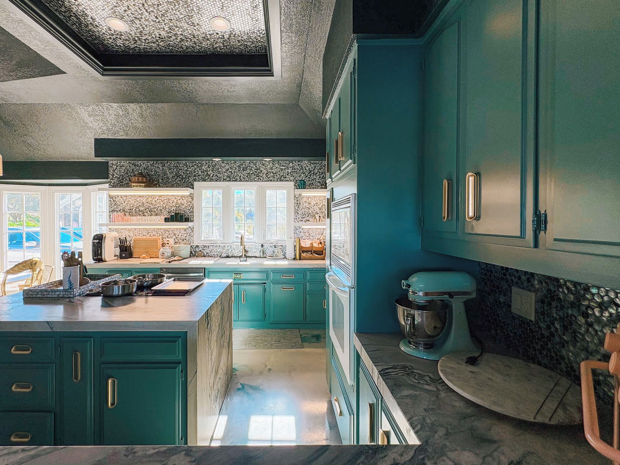 Réfrigérateur, four à micro-ondes