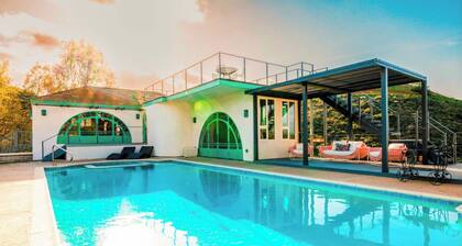 6BR Enchanted Estate on 5 Acres Pool & Mini Horses