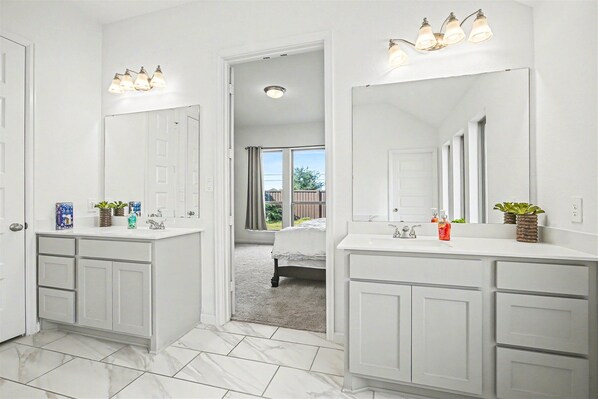 4 habitaciones, wifi y ropa de cama 