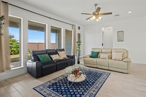 Televisión y oficina 