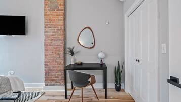 デスク、アイロン / アイロン台、WiFi、ベッドシーツ