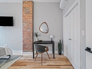 Bureau, fer et planche à repasser, Wi-Fi, draps fournis