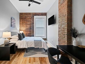 Desk, iron/ironing board, WiFi, bed sheets - The Brick Treasury Loft (Cleveland)