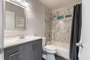 House | 3 bedrooms - Quiet 3BR Retreat Near Woodinville Wine Country (Mill Creek)