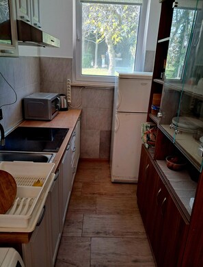 Fridge, microwave, stovetop, coffee/tea maker - Studio apartment 2376/175462 (Istria - Umag), 100m from the beach (Umag)