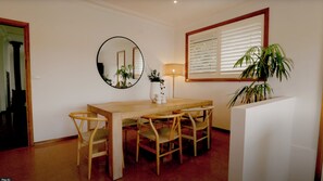 Dining - Bayside Retreat (Burraneer)