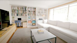Living area - Bayside Retreat (Burraneer)