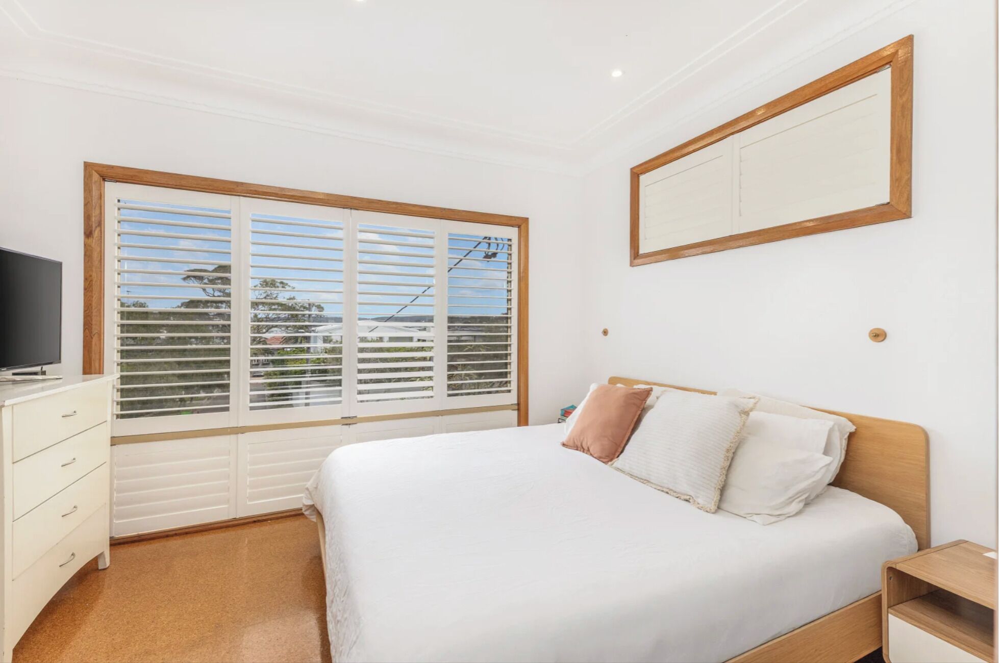 3 bedrooms, bed sheets