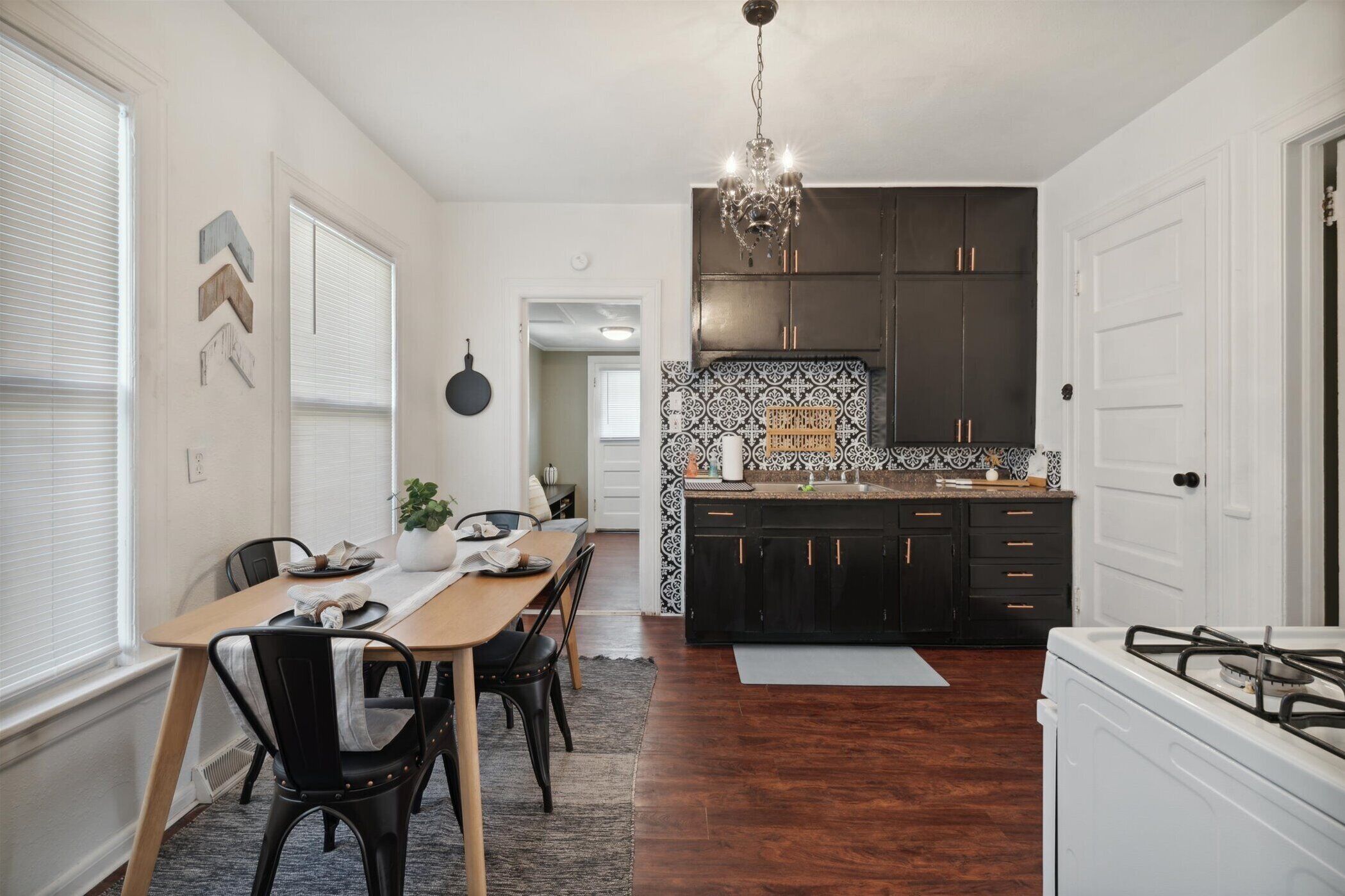 Kjøleskap, mikrobølgeovn, ovn og kaffetrakter/tekoker