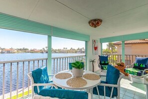 Outdoor dining - Scenic Waterfront 2 BR/2 BA Cape Coral Condo (Cape Coral)
